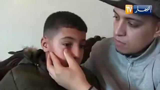 طفل جزائر يعاني من مرض نادر يخرج لاوراق من عينيه смотреть онлайн