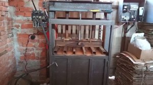 заработал самодельный пресс для макулатуры.mp4