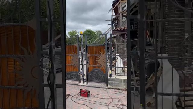 Продолжение. Установка кованого забора. смотреть онлайн