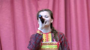 ШКОЛЬНИЦА КСЕНИЯ ИВАНОВА, ЛИЦЕЙ 28.Г.ЙОШКАР-ОЛА, ПОЕТ МАРИЙСКУЮ ПЕСНЮ.АРХИВ.