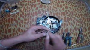 Разбираем индукционный  однофазный счётчик. Что внутри.