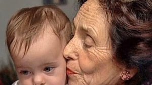 ЭТА ЖЕНЩИНА ВПЕРВЫЕ РОДИЛА в 67 ЛЕТ