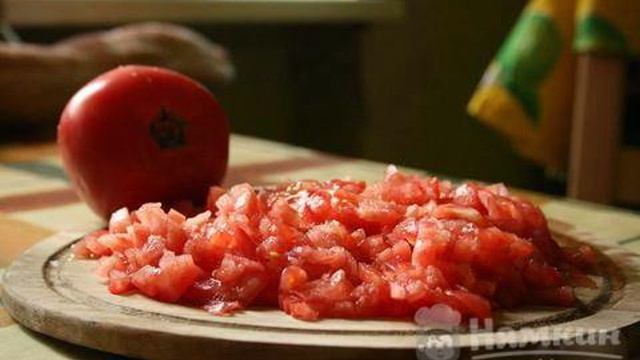 Кростини с соусом из помидор и базилика
