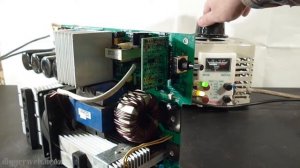 R011 Invertor RESANTA SAI250GP remont platy upravlenija P04