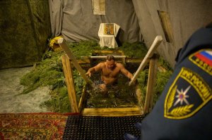 Крещенские купания в Свердловской области проходят без происшествий