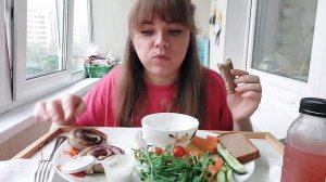 Мукбанг колбаски баварские, куриные с соусом #фудблогер #мукбанг #еда