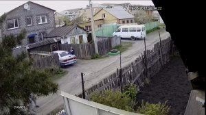 соседи алкаши выродок кидает камни в окно