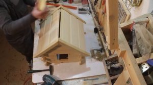 Избушка на курьих ножках. Идея для дачи. Украшение для сада.