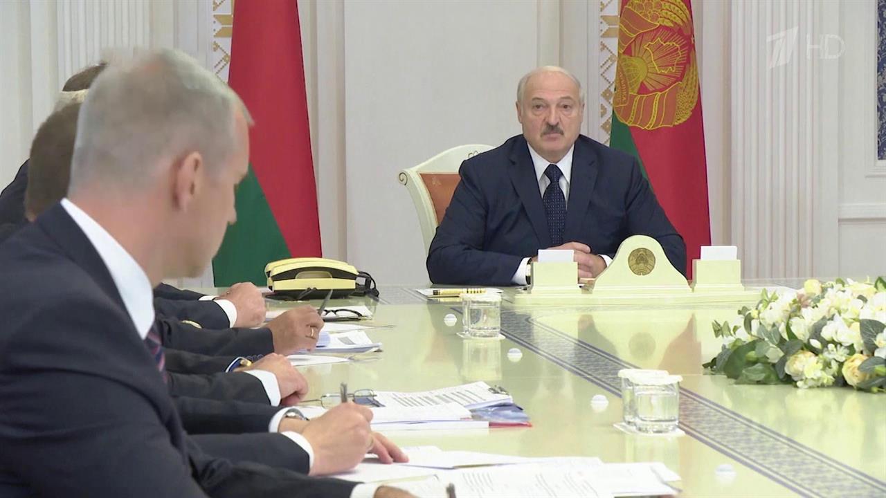 Александр Лукашенко заявил, что открыт для диалога...ставителями трудовых и студенческих коллективов