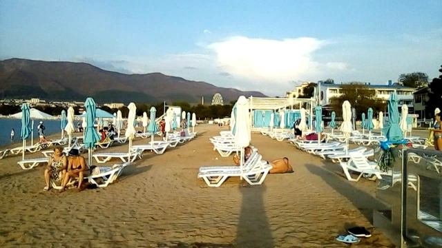 Геленджик. 01.10.2023. Жара. Вечер.