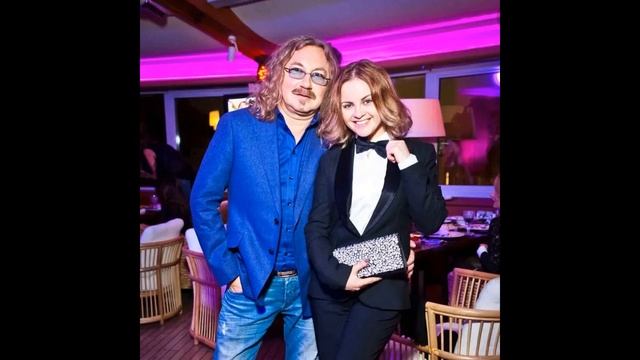 НИКОЛАЕВ И ЖЕНА ПРИНИМАЮТ ПОЗДРАВЛЕНИЯ. смотреть онлайн