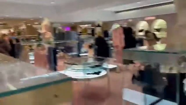 World's Most Expensive Store Harrods Knightsbridge London UK смотреть онлайн