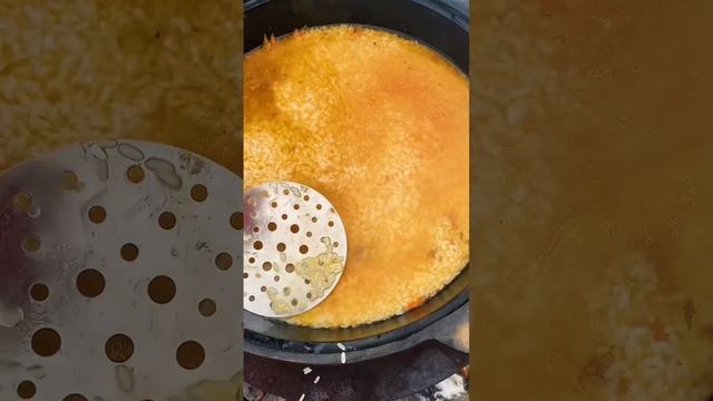 Ароматное видео. Готовим дома на костре #готовимдома #вкусно #плов смотреть онлайн