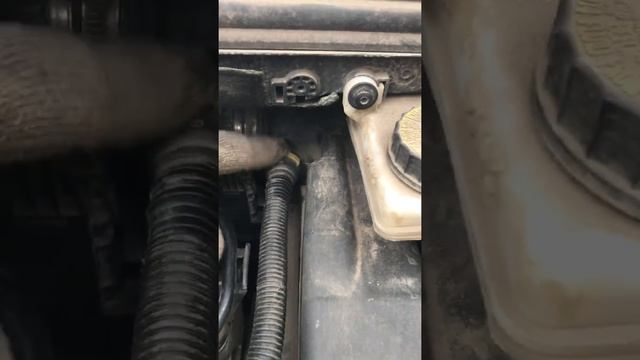 Чистка дроссельной заслонки Пежо 408 смотреть онлайн