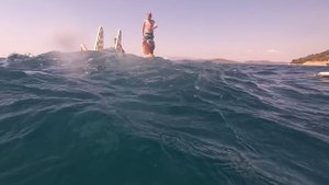 Ныряние в волнах. Бодрум, Турция. Пляж отеля Duja Bodrum