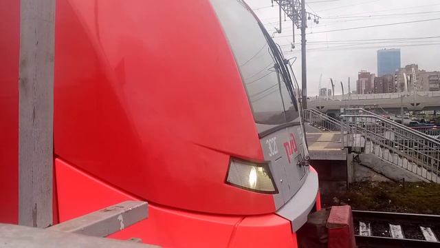 Электропоезд Ласточка эс2г-099 До станции Ораниенбаум Отправляется с платформы Ленинский Проспект смотреть онлайн