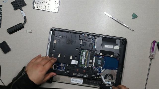 Unlock the Secrets: Disassembling Laptop HP PROBOOK 640 G1 Tutorial