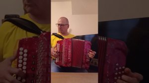 Друзья,купите папиросы Гармонь.