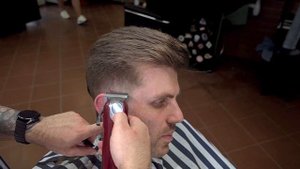 ? Как стричь дорого. Правильная техника работы машинкой на расческе. Мужская стрижка #Taperfade