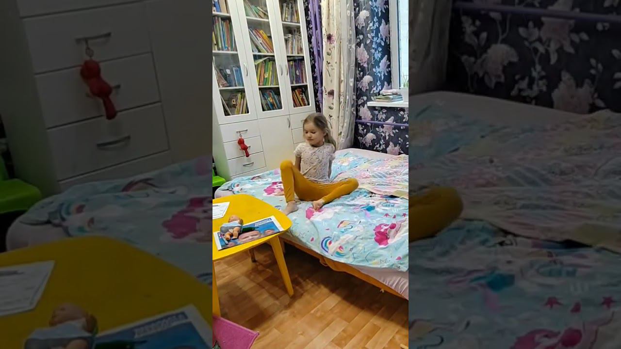 Когда скоро придут гости #ксюшаимаша #супернастуся #уборка #квартира #егоза #заправляемкровать #дети