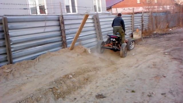 самодельный квадроцикл из Днепра, работа подвески. смотреть онлайн