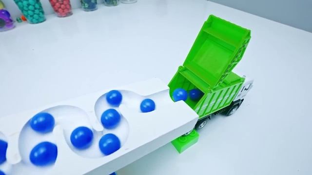 Шарики катаются по лабиринту_видео для детей_2023_88 смотреть онлайн