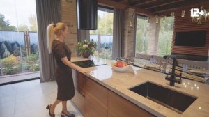 Современная беседка с печью в средиземноморском стиле с панорамным остеклением | СИ