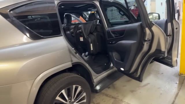 2022 LEXUS LX600 или же 2022 TOYOTA SEQUOIA ? Новые авто из США +12676324774 .