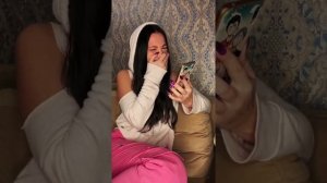 Девушка с голосом Алисы покупает колонку на Авито.