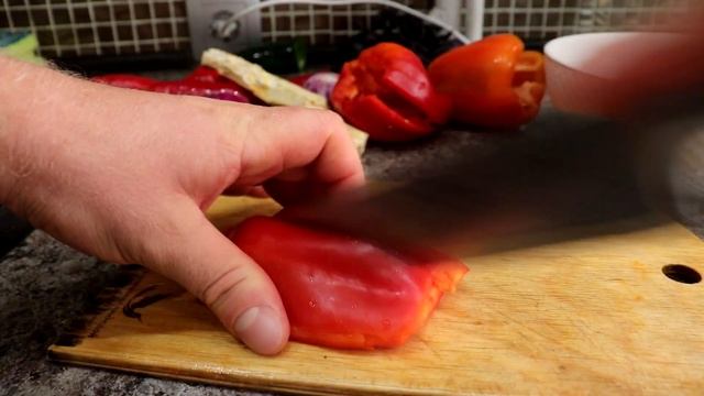 Аджика из помидор с чесноком хреном и базиликом, рецепт без варки