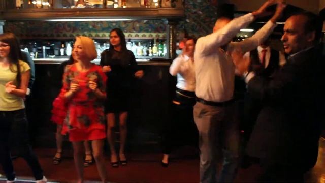 Мастер-класс по индийскому танцу в ресторане Тандур смотреть онлайн