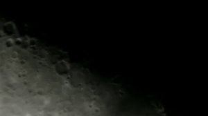 Странные объекты на фоне Луны