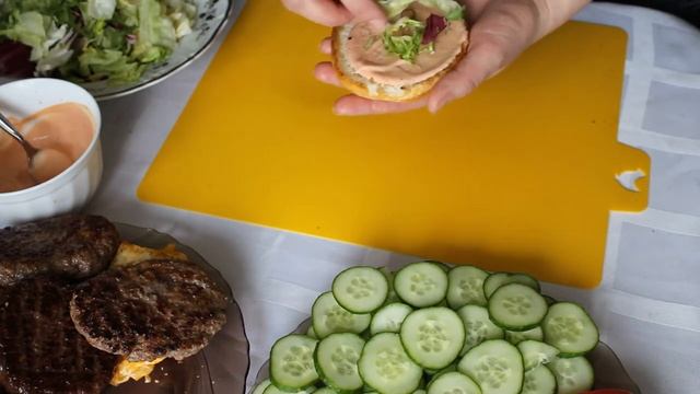 Готовим гамбургер дома. Вкус потрясающий. смотреть онлайн