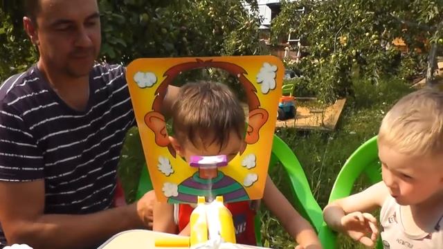 CHALLENGE Пирог в лицо Весело играем с папами в игру Пирог в лицо смотреть онлайн