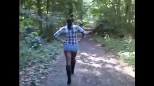 Walking In Micro Skirt Stockings And Knee Boots смотреть онлайн