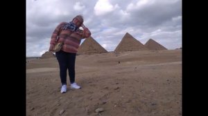 Египет. Каир. Пирамиды. Прогулка на колеснице возле пирамид.