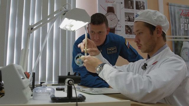 Космонавты на Заводе. Сборка часов. смотреть онлайн