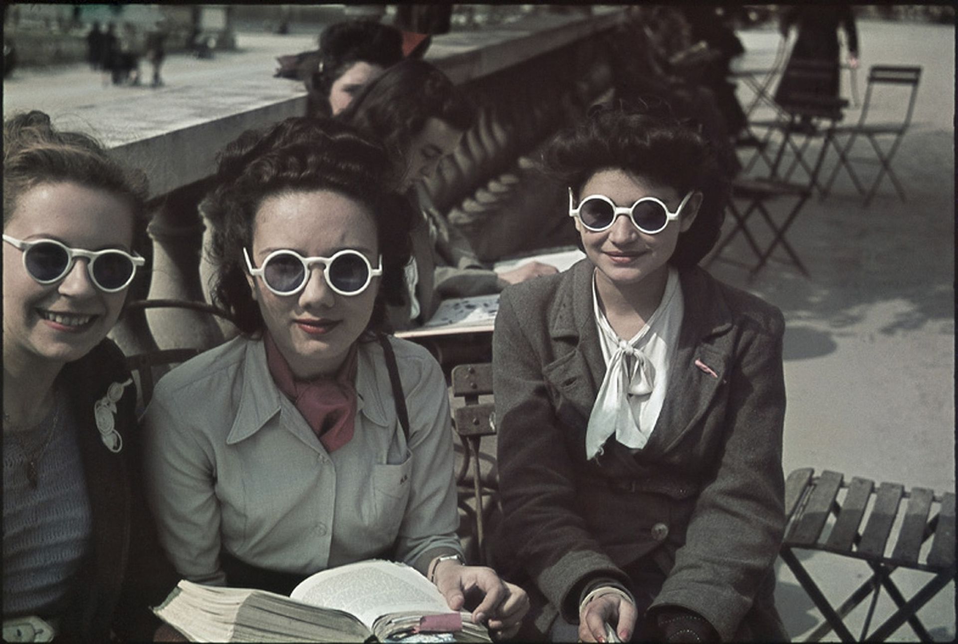 Парижанки в 40-х годах во время немецкой оккупации