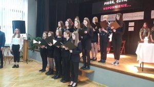 ''Mazurek Dąbrowskiego'' wyk. Chór Soli Deo godz. 11:11