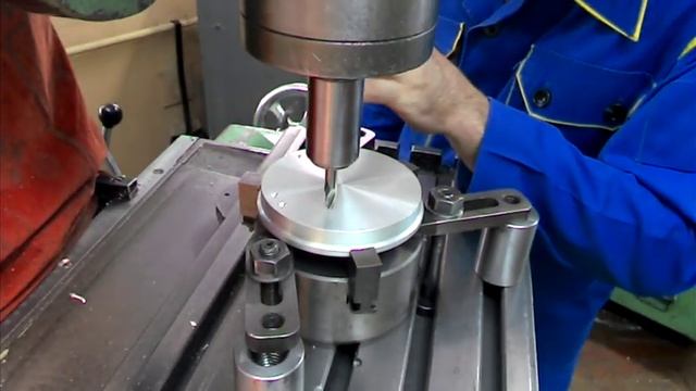 Разметка координатных отверстий на фрезерном станке смотреть онлайн