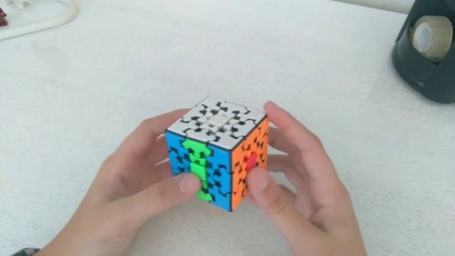 Как собрать gear cube. (шестерёночный кубик рубика)