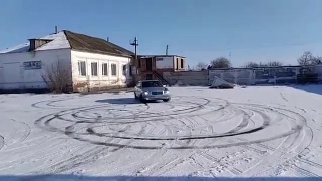 Mercedes-Benz? смотреть онлайн