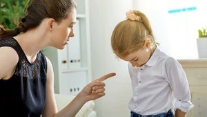 Мама оставила малыша с няней. Вернувшись домой, она впала в ступор, увидев его ножки!