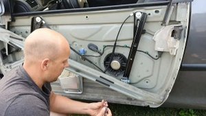 Замена электроподъемника Golf 5 дверь водительская