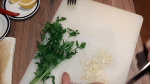 Как приготовить ВКУСНО
Лобстера или Омара с чесночным маслом.