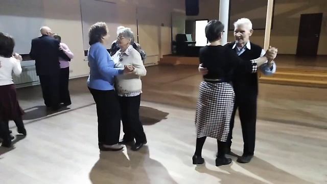 Парк Кузьминки танцы и песни под гармонь 24.11.2019. смотреть онлайн