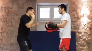 Как бить боковой удар ("хук").