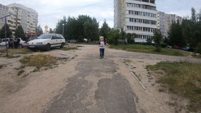 Поход с детьми в лабиринт. Hike with children in the labyrinth смотреть онлайн