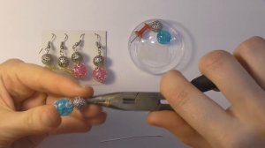 DIY Серьги из стеклянных бусин своими руками. Мастер класс \ Earrings made of glass beads