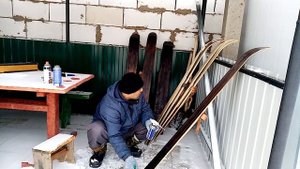 Подготовка охотничьих лыж.